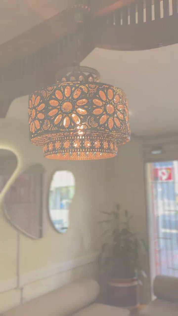 Lámpara calada de inspiración india